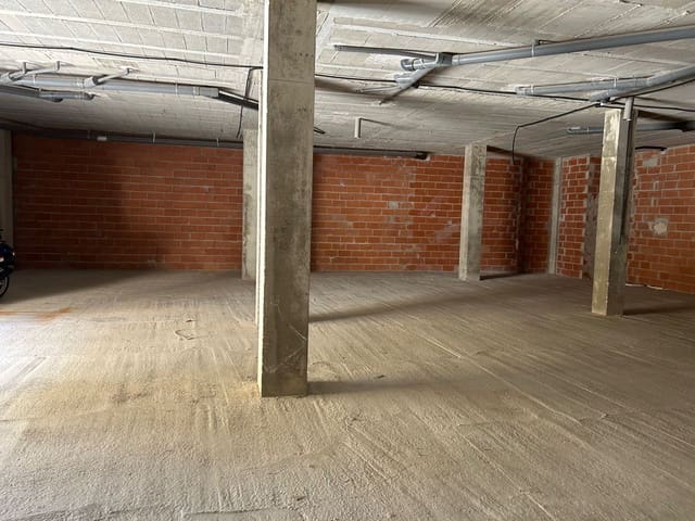 Commercial for sale in Vinaròs - € 300,000 (Ref: 9002886)