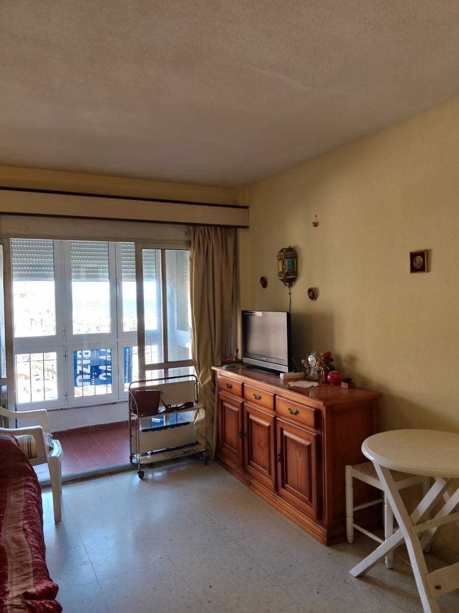 Piso de 2 habitaciones en Fuengirola en venta - 280.000 € (Ref: 9013597)