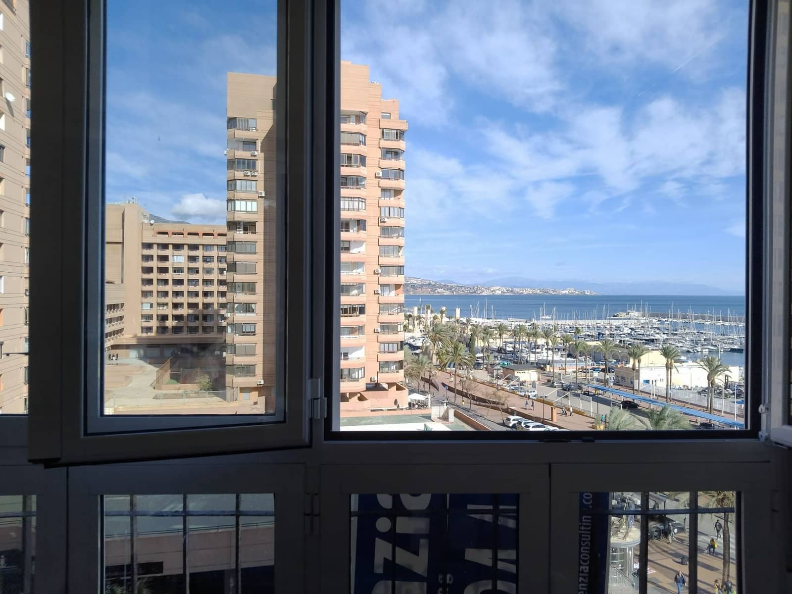 Piso de 2 habitaciones en Fuengirola en venta - 280.000 € (Ref: 9013597)