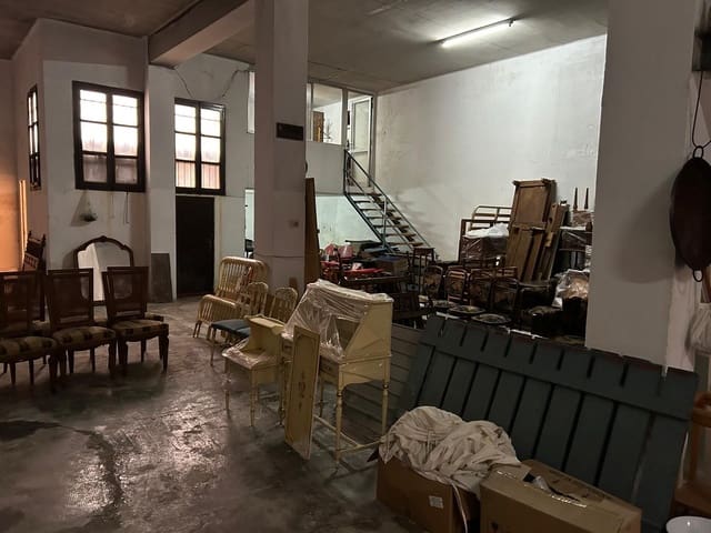 Commercial for sale in Vinaròs - € 198,000 (Ref: 9163375)