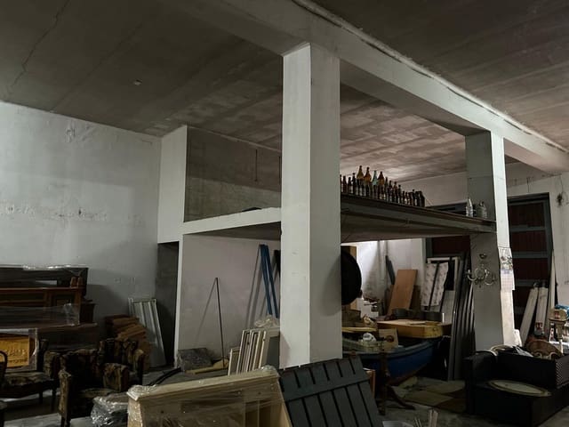 Commercial for sale in Vinaròs - € 198,000 (Ref: 9163375)