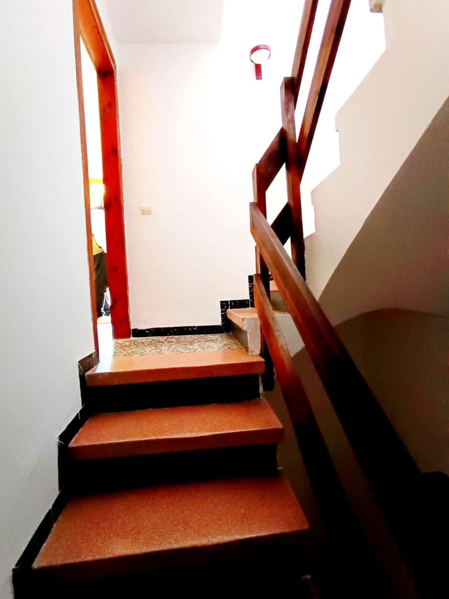 6 bedroom Villa for sale in Calig with garage - € 114,000 (Ref: 9439669)