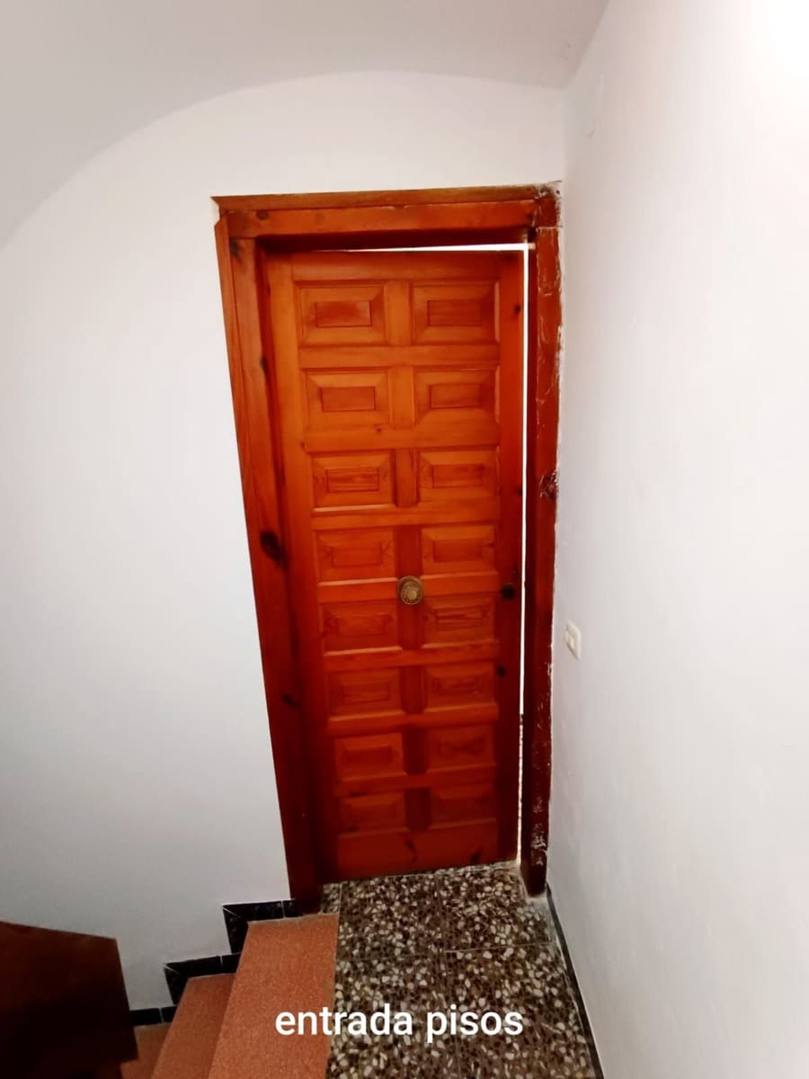 6 bedroom Villa for sale in Calig with garage - € 114,000 (Ref: 9439669)