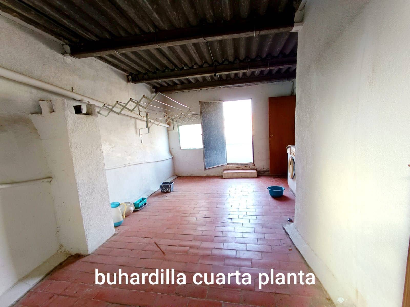 6 bedroom Villa for sale in Calig with garage - € 114,000 (Ref: 9439669)