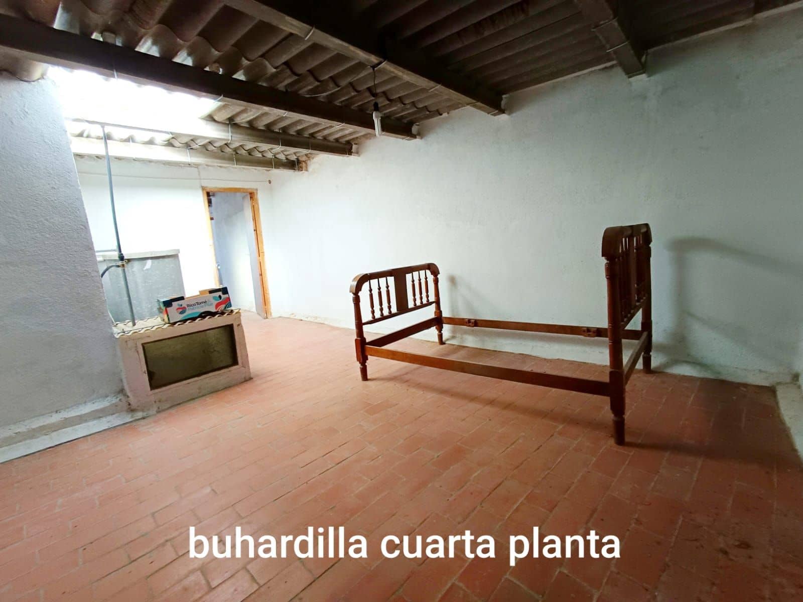 6 bedroom Villa for sale in Calig with garage - € 114,000 (Ref: 9439669)