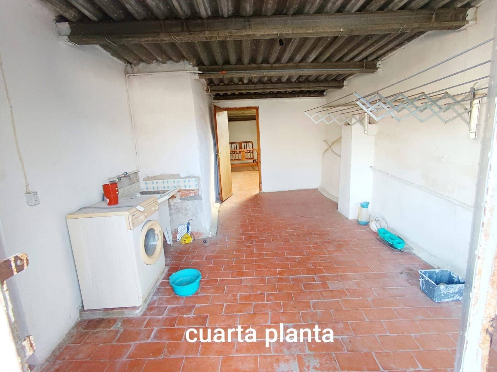 6 bedroom Villa for sale in Calig with garage - € 114,000 (Ref: 9439669)