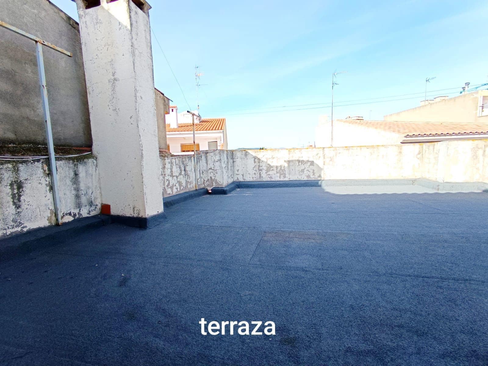 6 bedroom Villa for sale in Calig with garage - € 114,000 (Ref: 9439669)