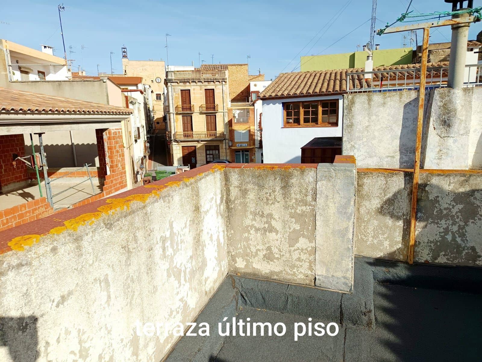 6 bedroom Villa for sale in Calig with garage - € 114,000 (Ref: 9439669)