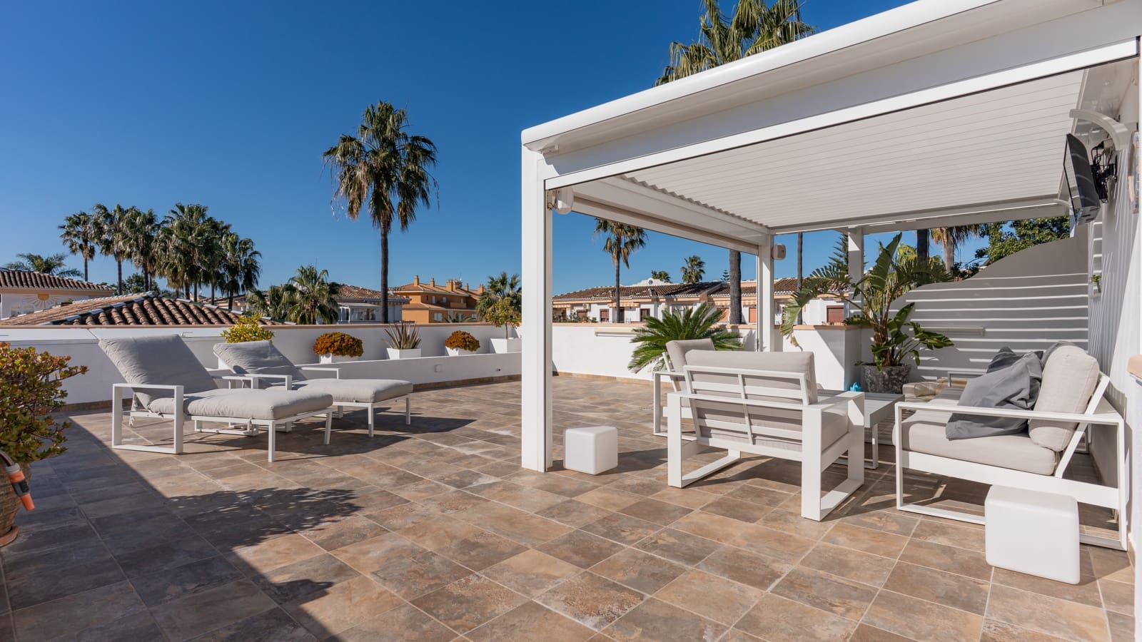 4 bedroom Penthouse for sale in Denia with pool garage - € 770,000 (Ref: 9431062)