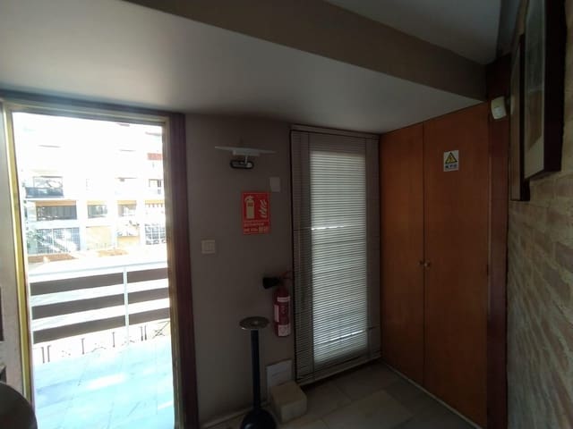 Office for sale in Centro, Elche / Elx - € 220,000 (Ref: 8393107)