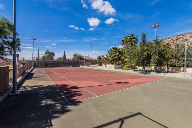 3 Zimmer Villa zu verkaufen in Elche / Elx mit Pool - 550.000 € (Ref: 8393144)