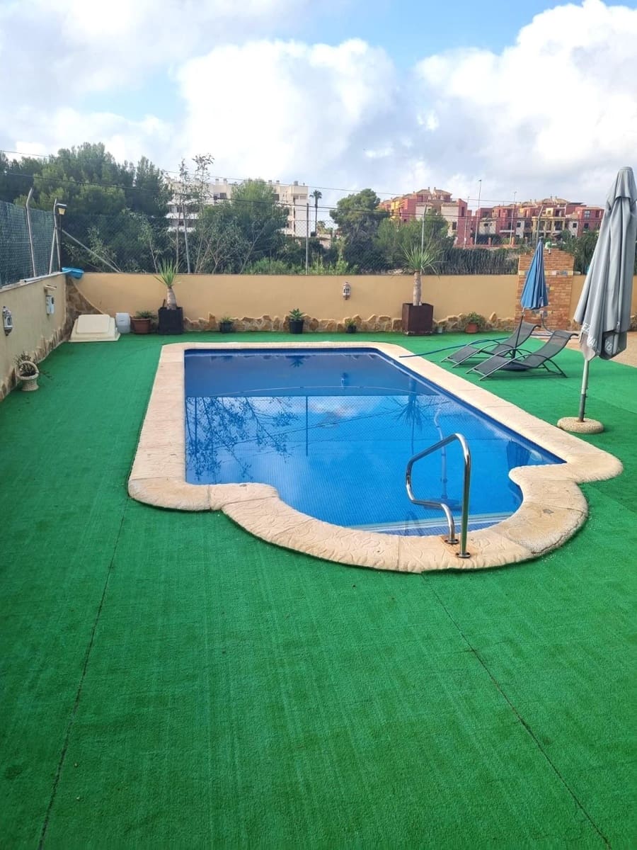 5 Zimmer Villa zu verkaufen in Playa Flamenca mit Pool - 450.000 € (Ref: 9218621)