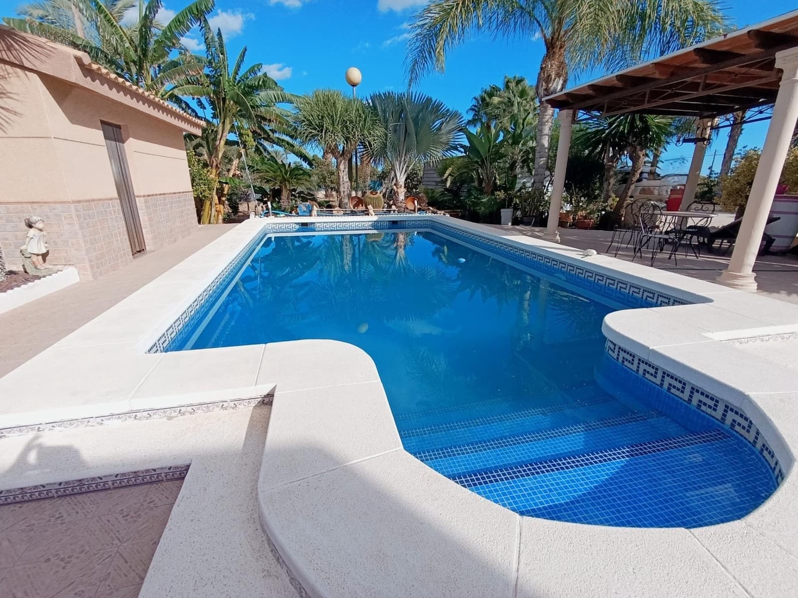 5 soveværelse Villa til salg i Matola med swimmingpool - € 500.000 (Ref: 9218627)