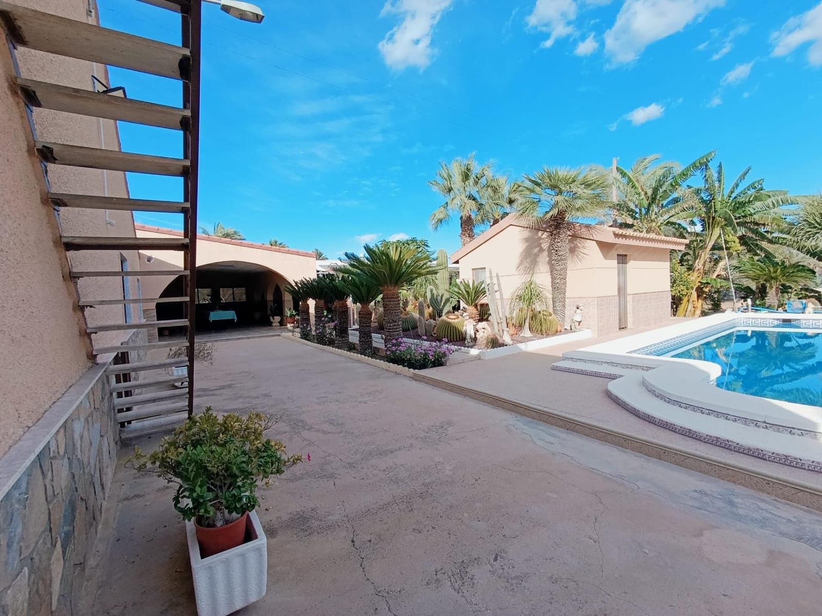 5 soveværelse Villa til salg i Matola med swimmingpool - € 500.000 (Ref: 9218627)