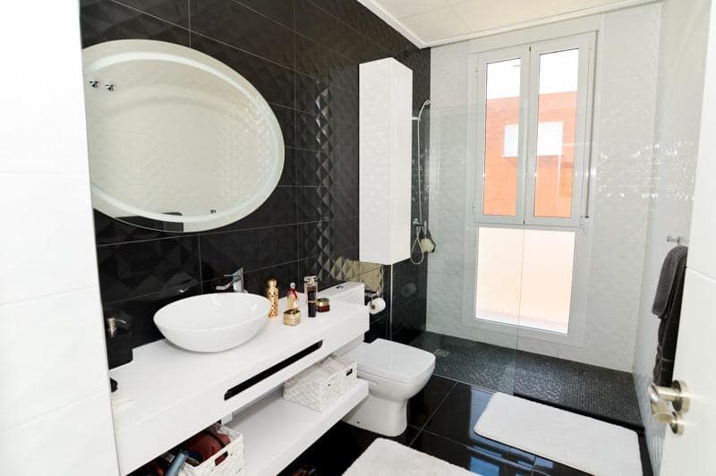 Chalet de 4 habitaciones en Gran Alacant en venta con piscina - 595.000 € (Ref: 9218634)