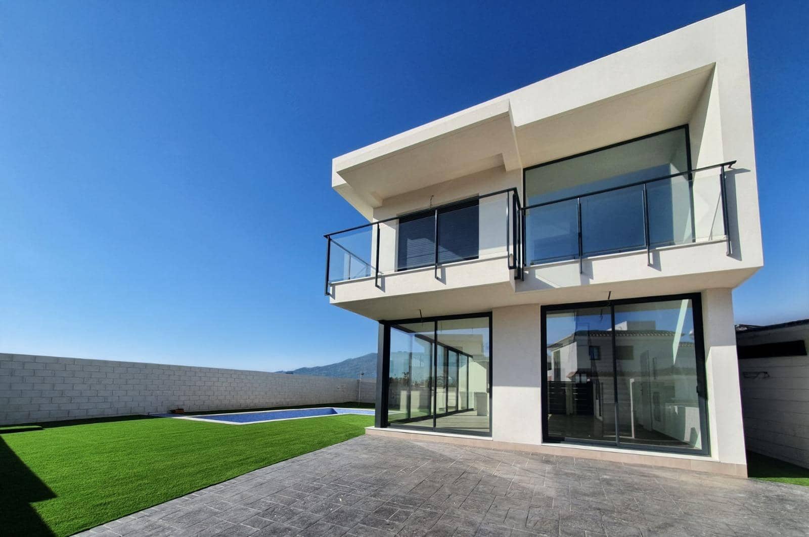 Chalet de 4 habitaciones en Gran Alacant en venta con piscina - 595.000 € (Ref: 9218634)