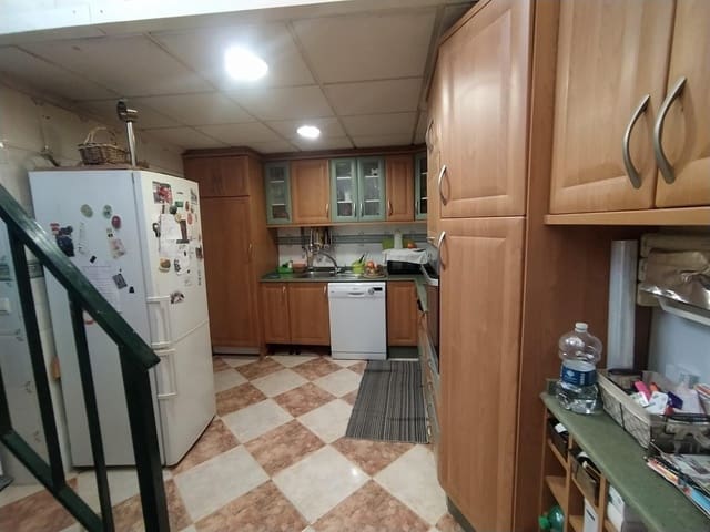 4 makuuhuone Omakotitalo myytävänä paikassa Elche / Elx - 240 000 € (Ref: 9218639)