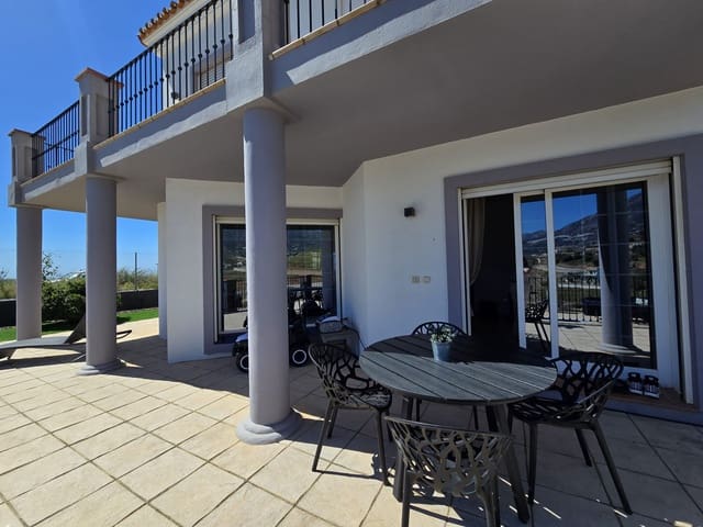 Chalet de 4 habitaciones en Mijas Golf, Mijas en venta con piscina garaje - 745.000 € (Ref: 9338812)