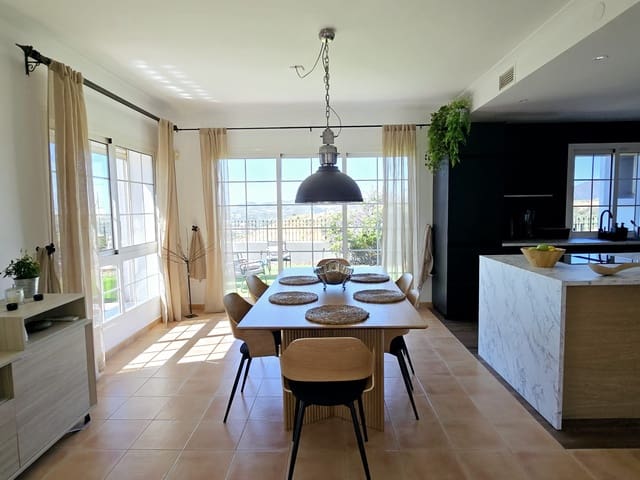 Chalet de 4 habitaciones en Mijas Golf, Mijas en venta con piscina garaje - 745.000 € (Ref: 9338812)