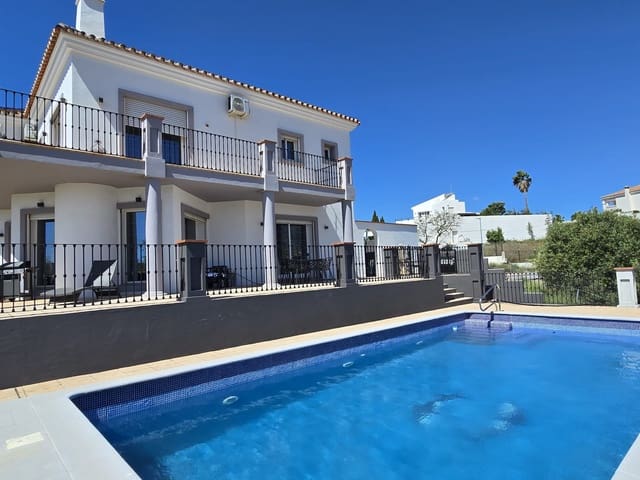 Chalet de 4 habitaciones en Mijas Golf, Mijas en venta con piscina garaje - 745.000 € (Ref: 9338812)