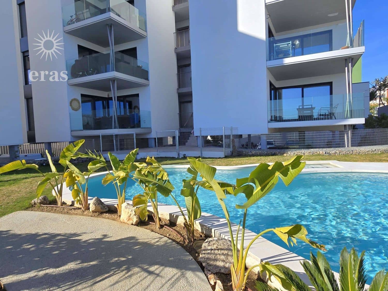 2 bedroom Flat for sale in Fuengirola with pool garage - € 450,000 (Ref: 9499959)