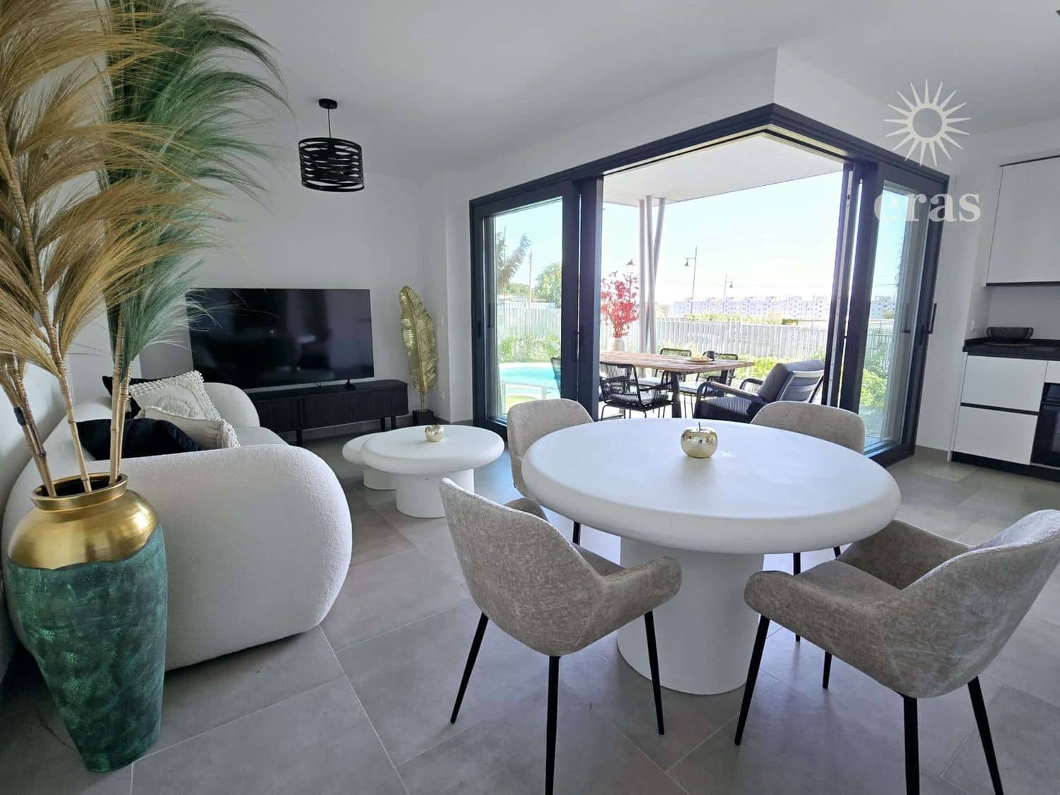 2 bedroom Flat for sale in Fuengirola with pool garage - € 450,000 (Ref: 9499959)