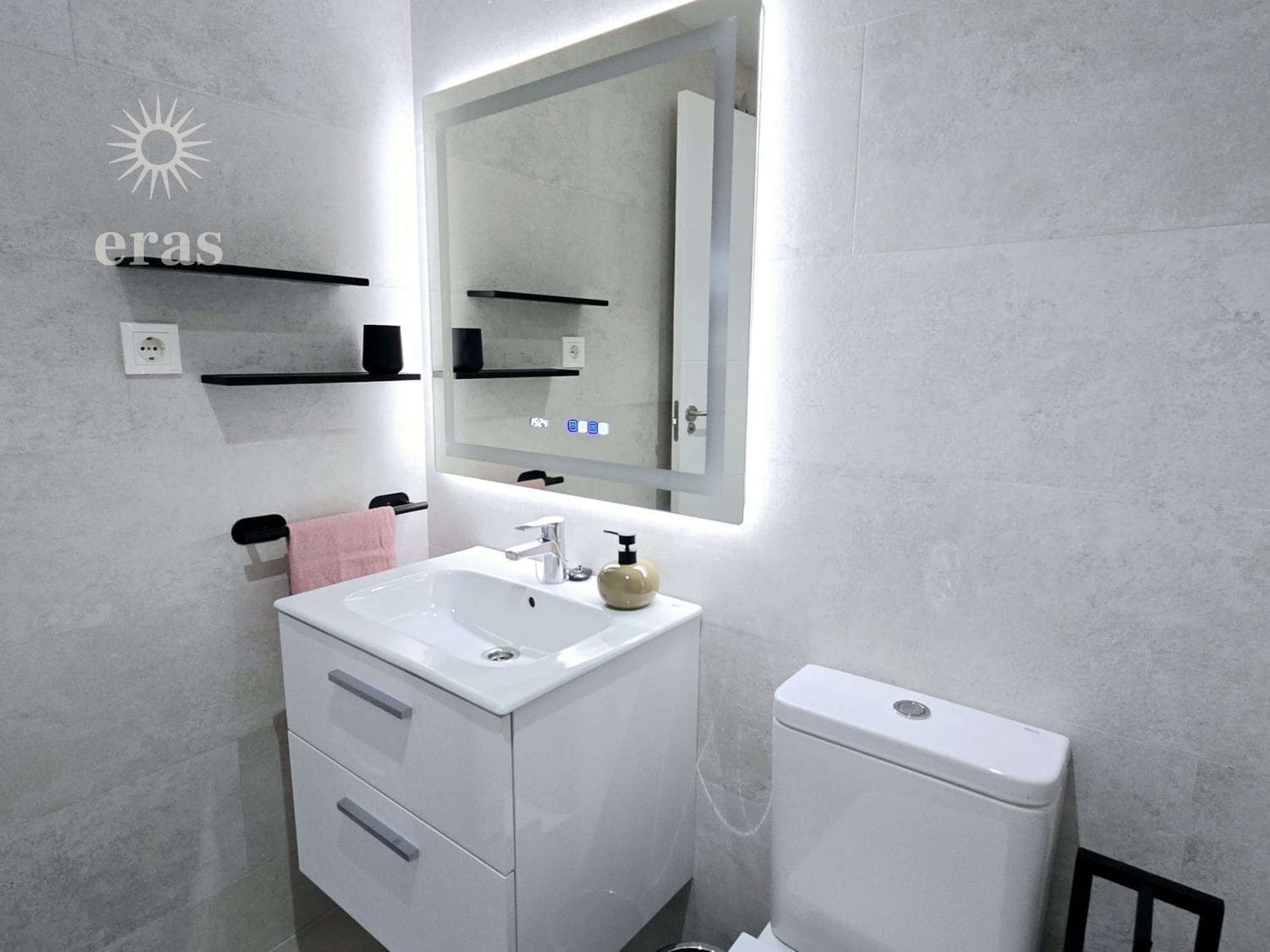 2 bedroom Flat for sale in Fuengirola with pool garage - € 450,000 (Ref: 9499959)