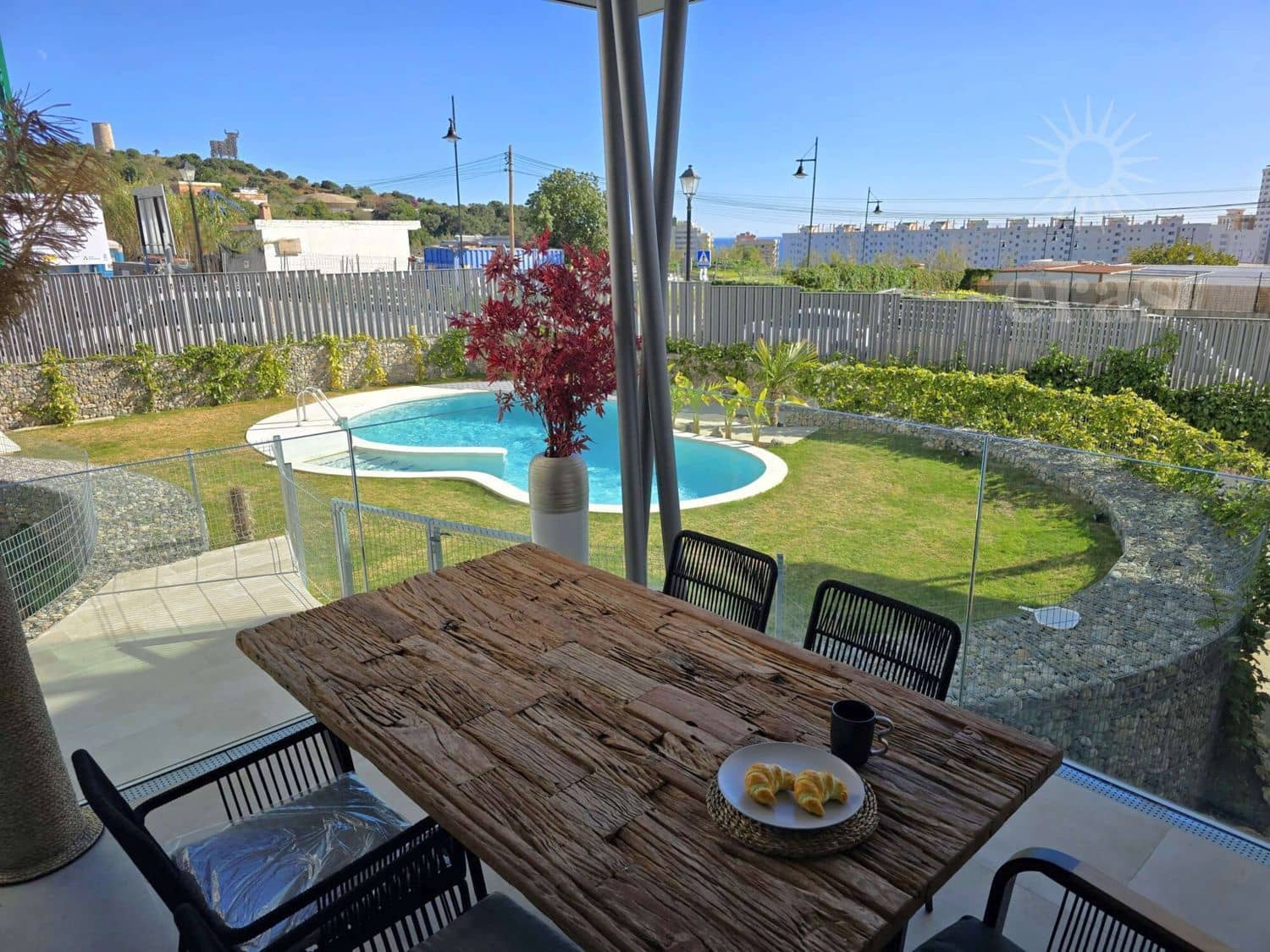 2 bedroom Flat for sale in Fuengirola with pool garage - € 450,000 (Ref: 9499959)