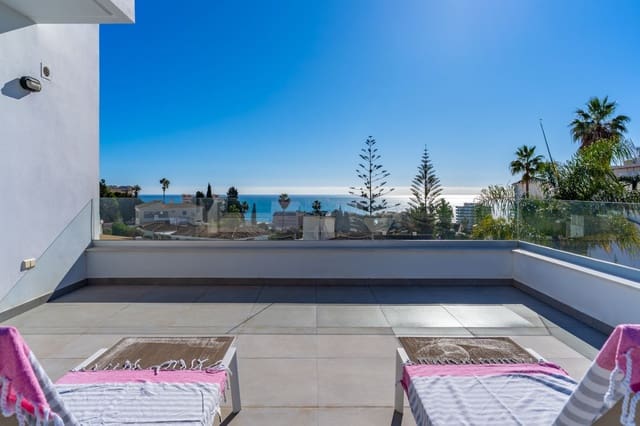 5 makuuhuone Huvila myytävänä paikassa Torreblanca, Fuengirola mukana uima-altaan 
autotalli - 1 480 000 € (Ref: 9499960)