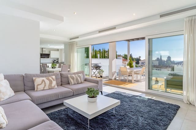 5 makuuhuone Huvila myytävänä paikassa Torreblanca, Fuengirola mukana uima-altaan 
autotalli - 1 480 000 € (Ref: 9499960)