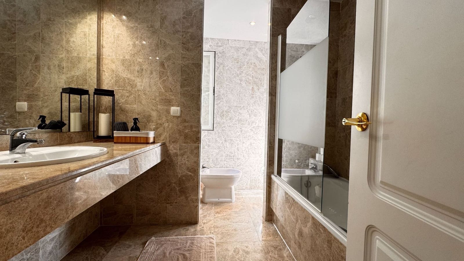 Piso de 3 habitaciones en Marbella en venta con piscina - 575.000 € (Ref: 9499962)