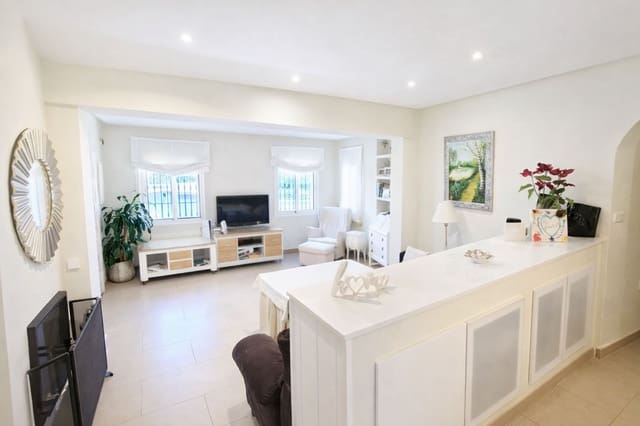 3 bedroom Villa for sale in Castillo Sohail, Fuengirola - € 599,990 (Ref: 9512099)