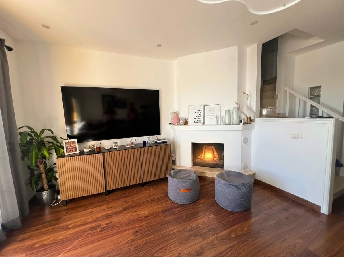 4 sovrum Semi-fristående Villa till salu i Benalmadena med garage - 575 000 € (Ref: 9629645)