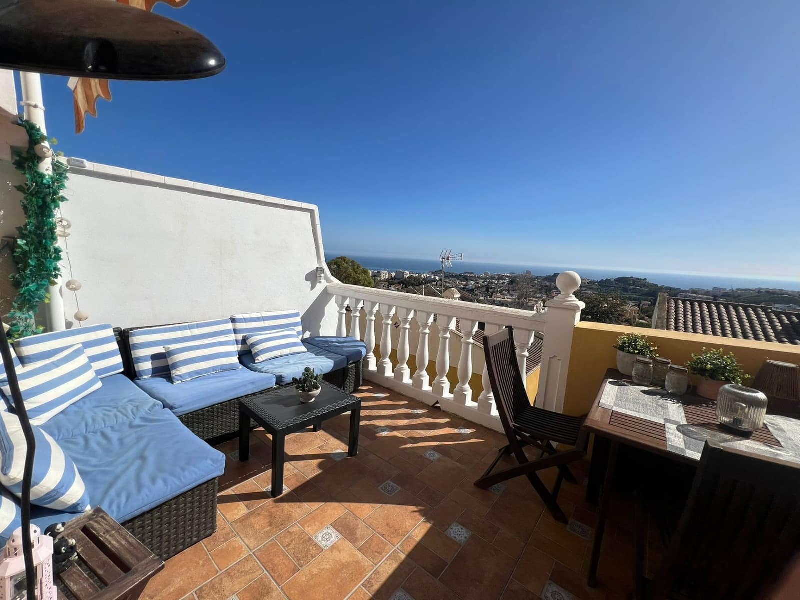 4 sovrum Semi-fristående Villa till salu i Benalmadena med garage - 575 000 € (Ref: 9629645)