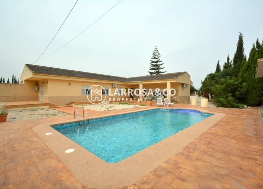 4 soveværelse Finca/Landehus til salg i Almoradi med swimmingpool garage - € 900.000 (Ref: 8693210)