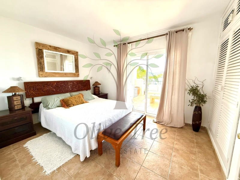3 slaapkamer Appartement te huur in Cala Tarida met zwembad - € 2.000 (Ref: 10037181)