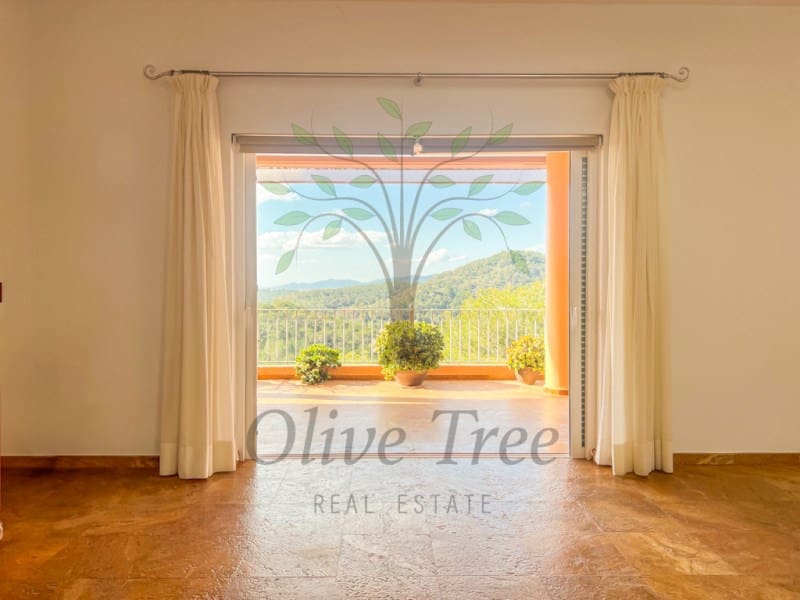 3 soverom Villa til salgs i Nuestra Senora de Jesus med svømmebasseng garasje - € 2 595 000 (Ref: 8789647)