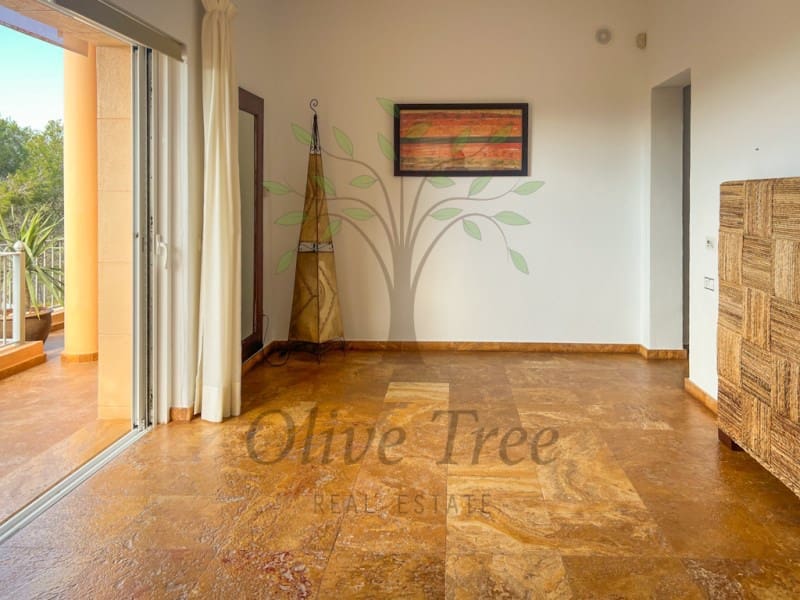 3 soverom Villa til salgs i Nuestra Senora de Jesus med svømmebasseng garasje - € 2 595 000 (Ref: 8789647)