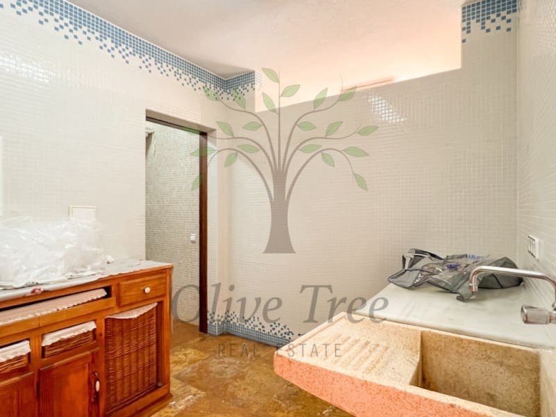 3 soverom Villa til salgs i Nuestra Senora de Jesus med svømmebasseng garasje - € 2 595 000 (Ref: 8789647)