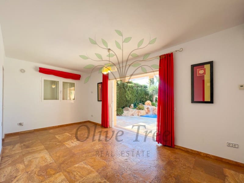 3 soverom Villa til salgs i Nuestra Senora de Jesus med svømmebasseng garasje - € 2 595 000 (Ref: 8789647)