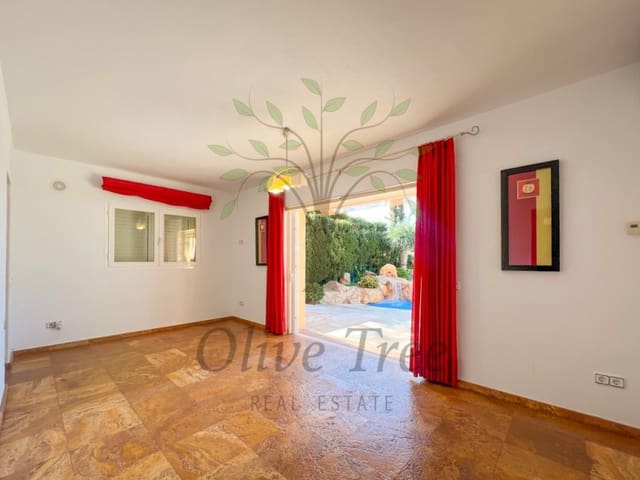 3 soverom Villa til salgs i Nuestra Señora de Jesus, Santa Eulalia / Santa Eularia med svømmebasseng garasje - € 2 595 000 (Ref: 8789647)