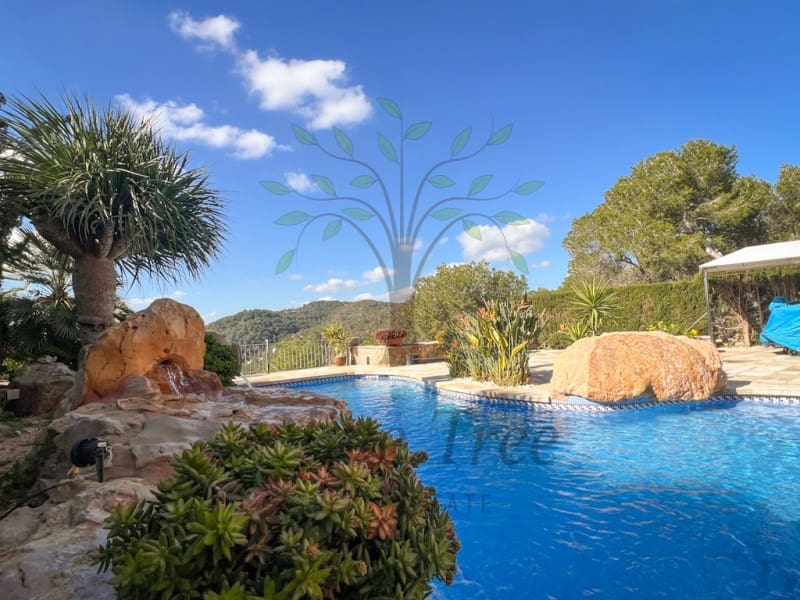 3 soverom Villa til salgs i Nuestra Senora de Jesus med svømmebasseng garasje - € 2 595 000 (Ref: 8789647)