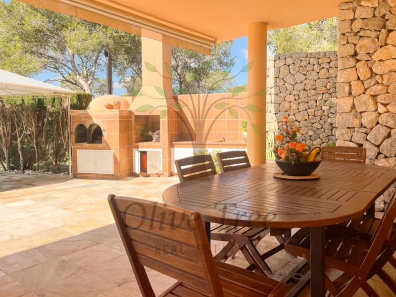 3 soverom Villa til salgs i Nuestra Senora de Jesus med svømmebasseng garasje - € 2 595 000 (Ref: 8789647)