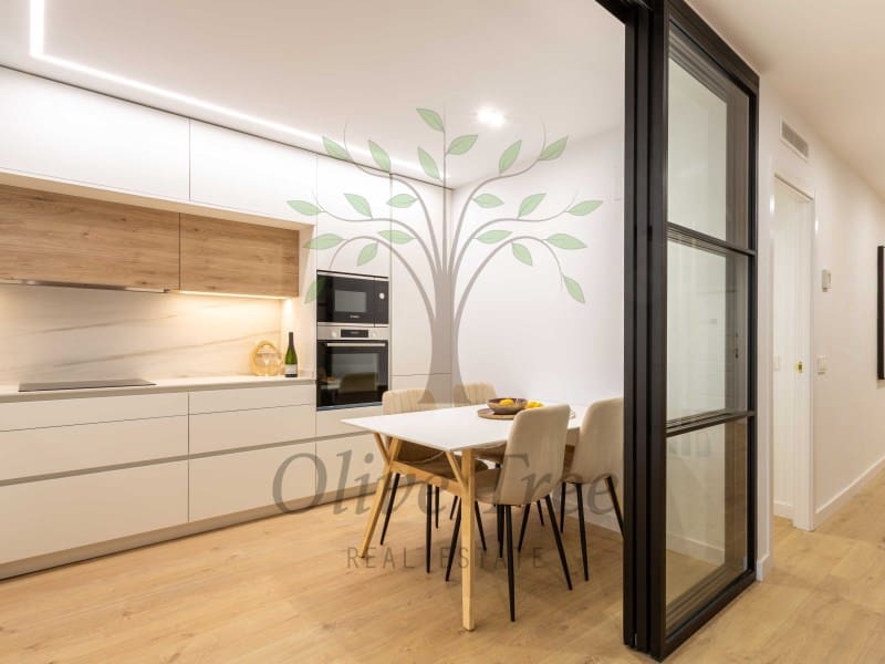 4 soveværelse Lejlighed til salg i Madrid by - € 1.850.000 (Ref: 8847863)