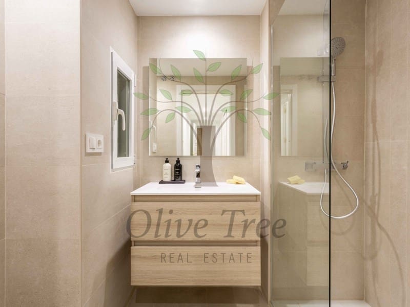 4 soveværelse Lejlighed til salg i Madrid by - € 1.850.000 (Ref: 8847863)