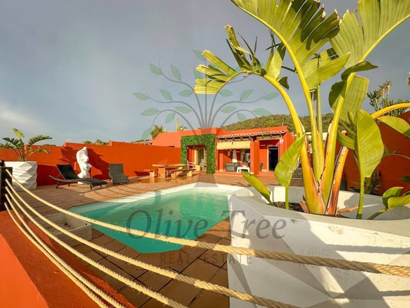 4 soveværelse Semi-Rækkehus til salg i Cala Moli med swimmingpool garage - € 1.200.000 (Ref: 9103373)