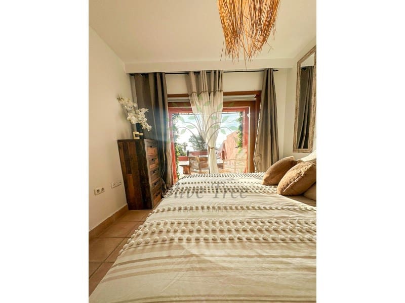 4 soveværelse Semi-Rækkehus til salg i Cala Moli med swimmingpool garage - € 1.200.000 (Ref: 9103373)