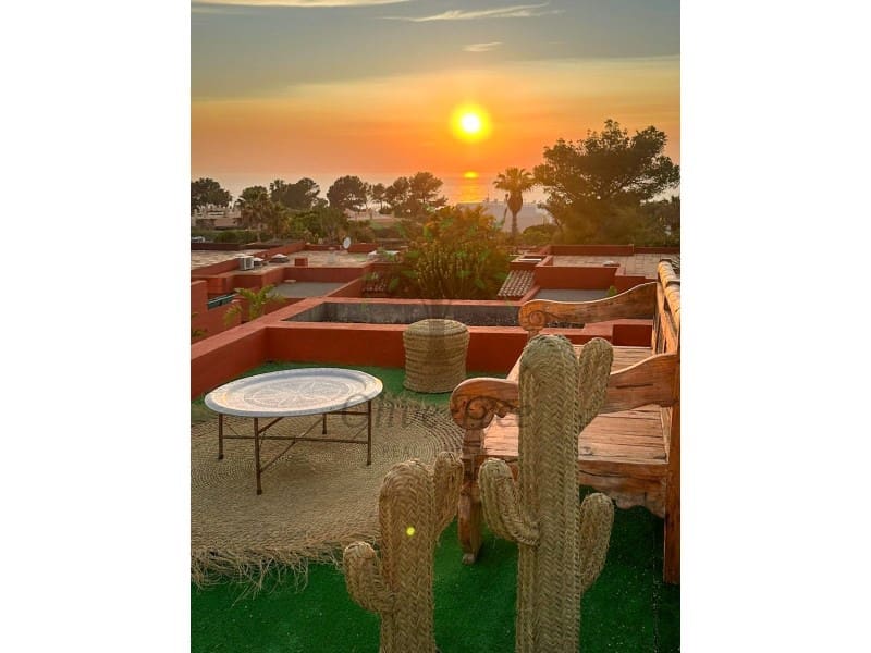 4 soveværelse Semi-Rækkehus til salg i Cala Moli med swimmingpool garage - € 1.200.000 (Ref: 9103373)