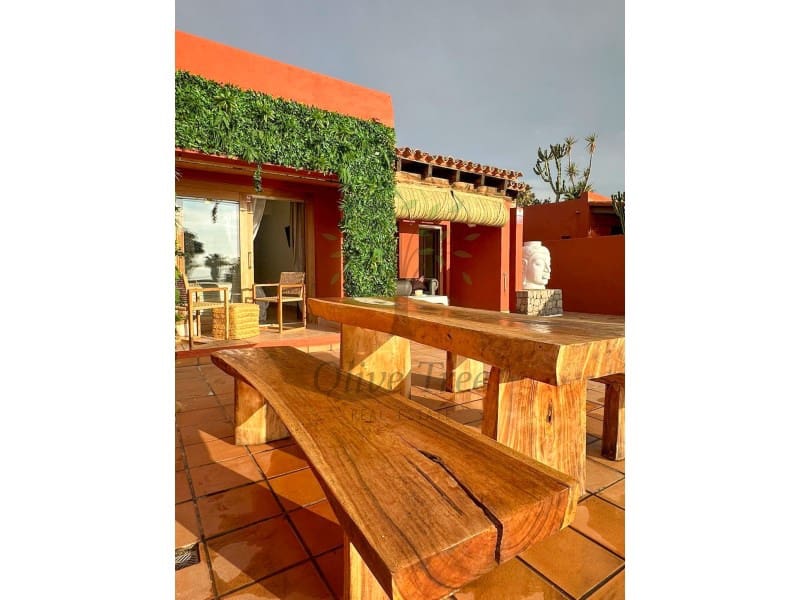 4 soveværelse Semi-Rækkehus til salg i Cala Moli med swimmingpool garage - € 1.200.000 (Ref: 9103373)