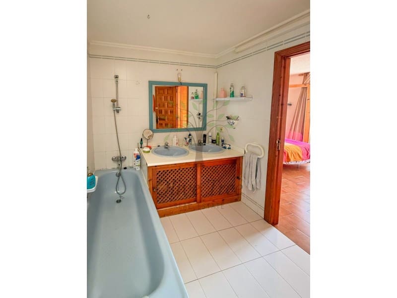 5 soveværelse Semi-Rækkehus til salg i Cala Tarida med swimmingpool garage - € 965.000 (Ref: 9110673)